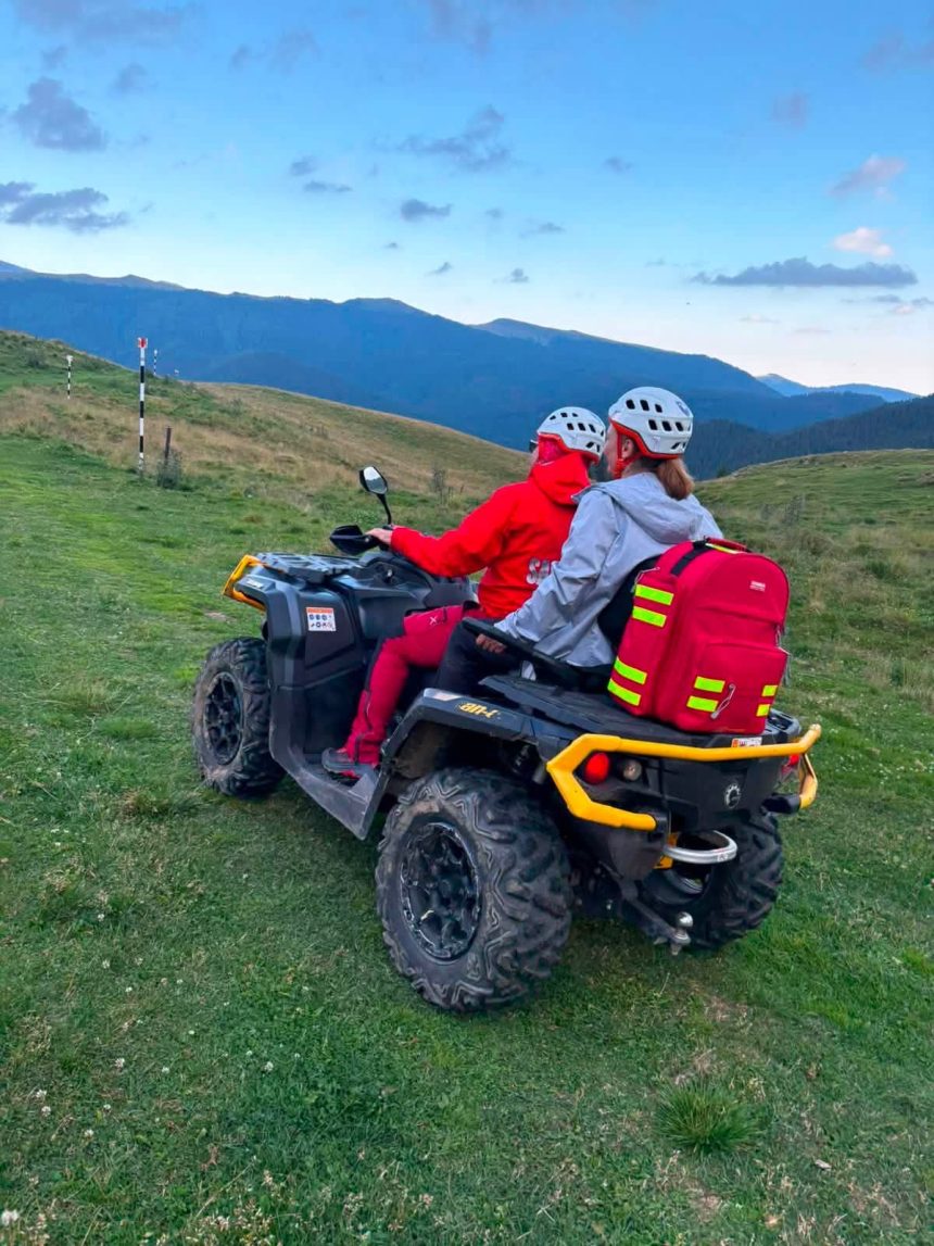 de ziua natinala a salvamont salvatorii montani din dambovita au intervenit pentru salvarea a doi turisti accidentati in bucegi