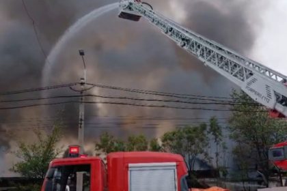 incendiu de mari proportii lang rafinaria lukoil din ploiesti