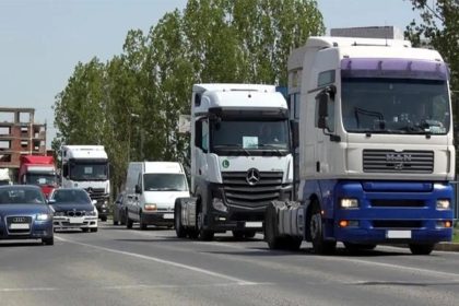 restricii de circulatie pentru vehicule cu greutatea de peste 7 5 tone in perioada 14 17 august pe mai multe segmente de drum