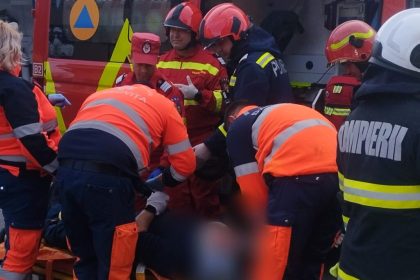 tragedie la cornatelu un sofer si a pierdut viata in urma unui impact frontal cu un copac