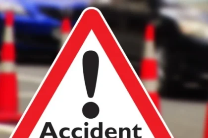 Accident rutier în comuna Răzvad: un șofer a intrat cu mașina într-un gard