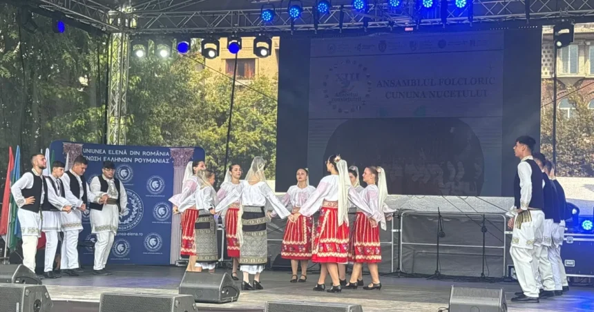 „Cununa Nucetului” a adus tradițiile dâmbovițene la Festivalul „Alfabetul Conviețuirii”