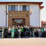 Elevii din Titu au ieșit din clase pentru o lecție de responsabilitate și curățenie