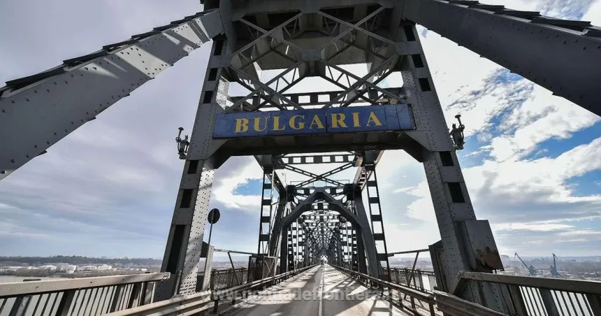 IRN 461 „România”, blocat pe Podul Giurgiu-Ruse din cauza unei defecțiuni