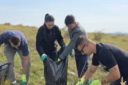 Jandarmii dâmbovițeni, în acțiuni de ecologizare la Runcu-Brebu, Padina și Nucet