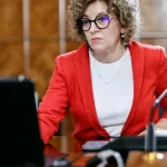 Oana Gheorghiu: 115 angajați de stat câștigă între 5.000 și 10.000 euro
