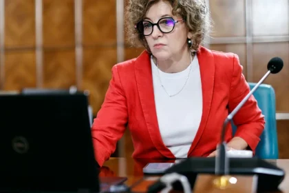 Oana Gheorghiu: 115 angajați de stat câștigă între 5.000 și 10.000 euro