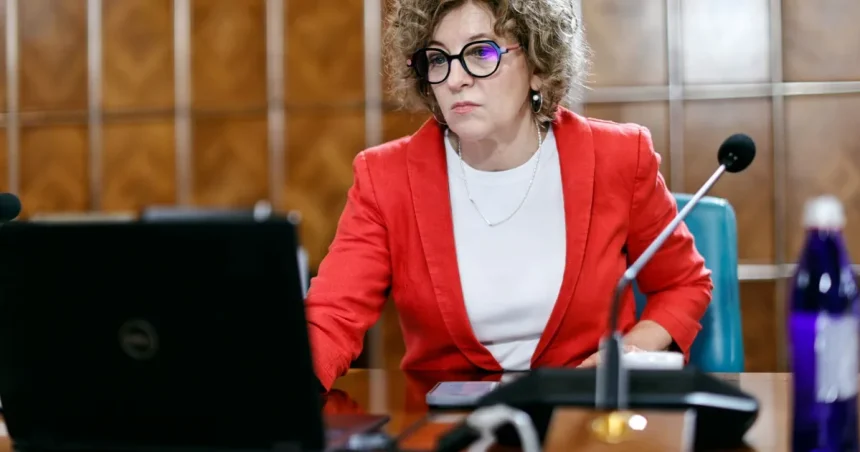 Oana Gheorghiu: 115 angajați de stat câștigă între 5.000 și 10.000 euro