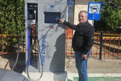 Patru puncte de încărcare pentru mașinile electrice, inaugurate la Dragomirești
