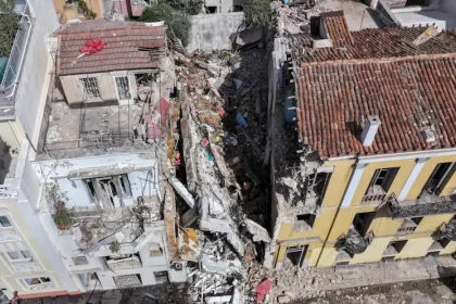 Patru turiști americani, între cei șase morți într-o presupusă explozie de gaze la Atena