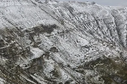 Prima zăpadă a sezonului a acoperit Vârful Omu, vara s-a încheiat în Bucegi