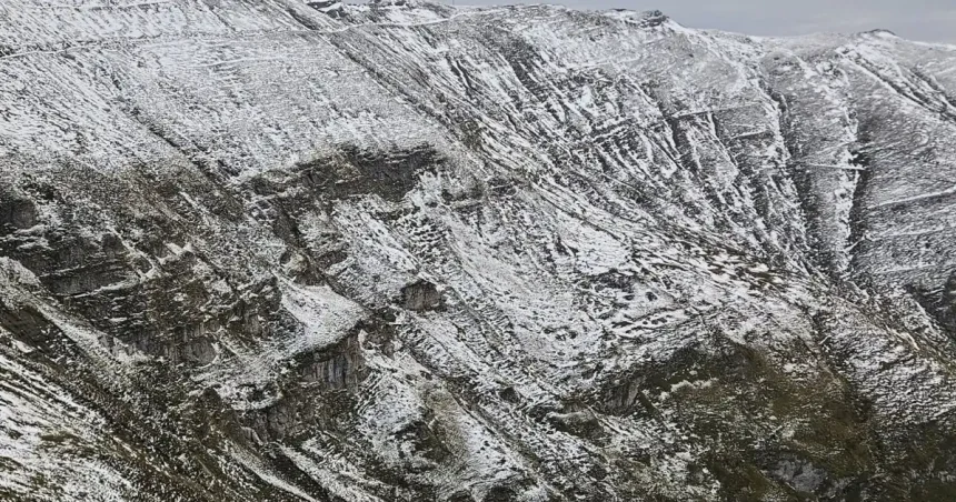 Prima zăpadă a sezonului a acoperit Vârful Omu, vara s-a încheiat în Bucegi