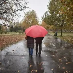 Vremea se răcește accentuat. Ploi în Dâmbovița, lapoviță posibilă pe crestele Bucegilor